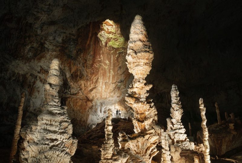 Visites en anglais de l’Aven d’Orgnac – English guided tour of the cave à Orgnac-l'Aven - 0