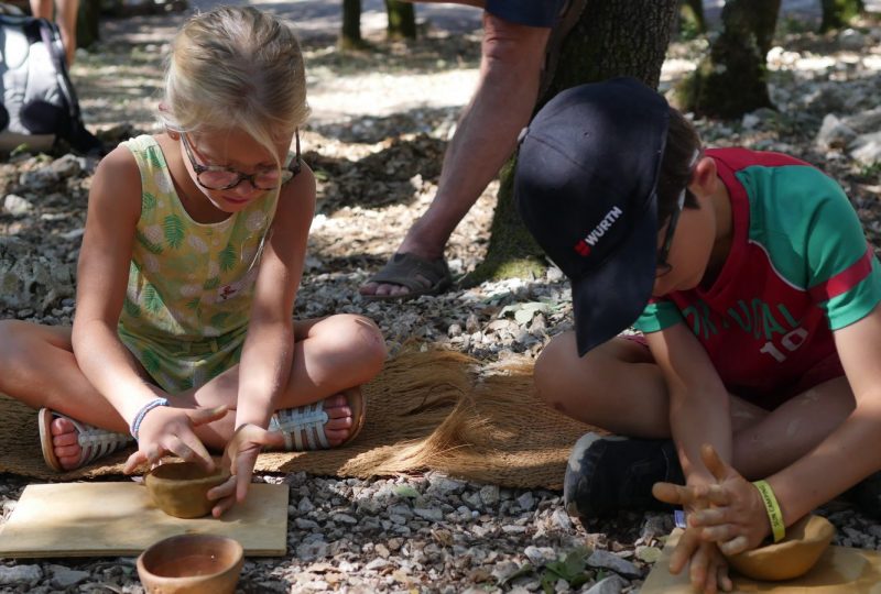 Ateliers Créa’Magnon : animations „Préhistoire“ à l’Aven d’Orgnac à Orgnac-l'Aven - 0