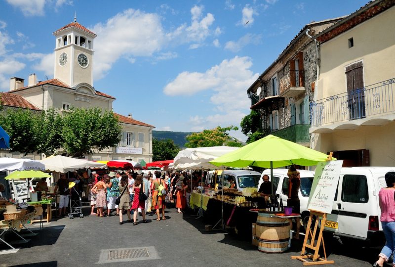 Marché hebdomadaire à Alba-la-Romaine - 0