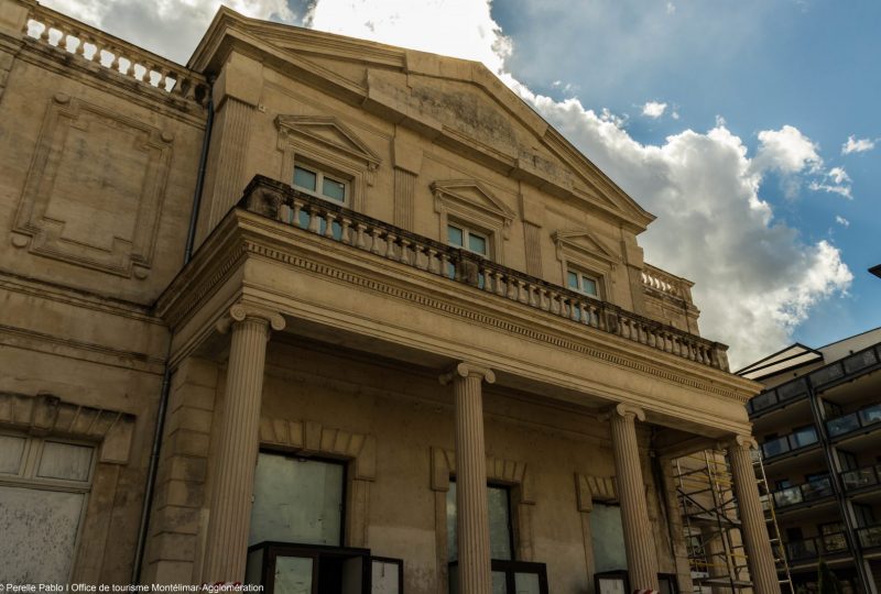 Le théâtre municipal à Montélimar - 2